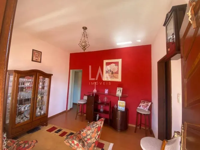 Casa 03 Quartos e 03 Edículas Independentes Alugadas à Venda Santa Efigênia