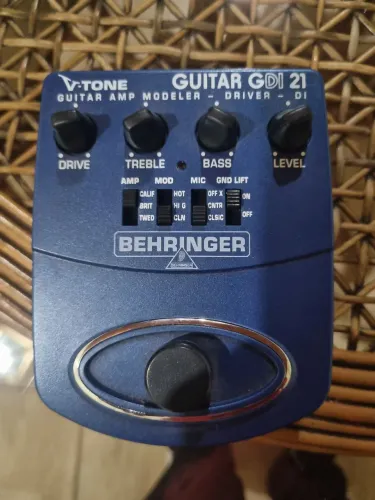 Behringer V-Tone Guitar GDI21. Simulador de Amp analogico. Marshall Fender Mesa Boogie