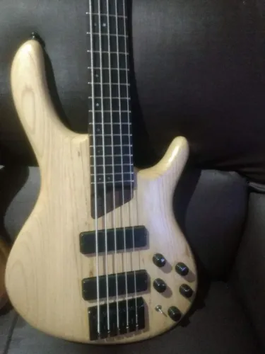 Contra baixo b5 top de linha da cort.  