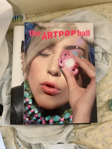 livro tour book artrave the artpop ball lady gaga