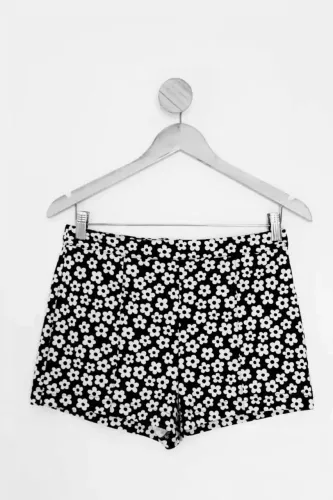 Shorte Floral Preto e Branco