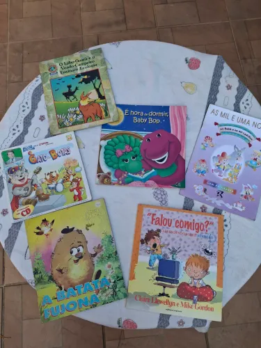 Livros infantis variados