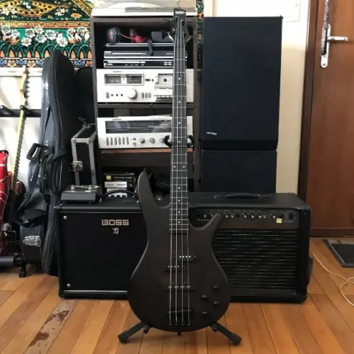 Baixo Ibanez Gio Soundgear GSR 200 4 Cordas Ativo