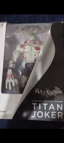 Action Figure Titan Joker Arkham Deluxe DC Collectibles