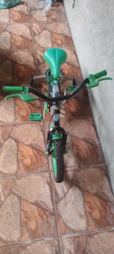 Bicicleta infantil verde de 3 a 8 anos. Aro 14.