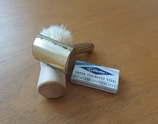 Barbeador Gillette Dourado Antigo + Laminas Gillette Novas (Lacradas)