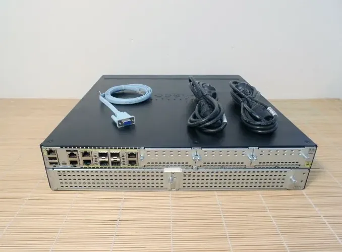 Roteador de serviços integrados Cisco 4451-X Com PvDM 128