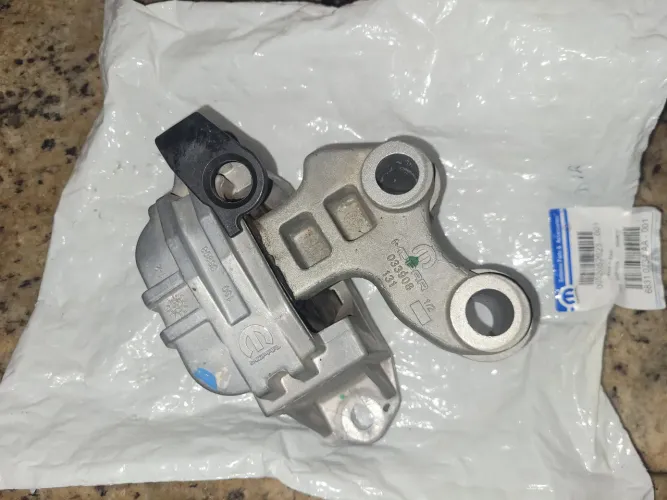 Coxim lado direito Jeep Renegade 2018, original Mopar em excelente estado.