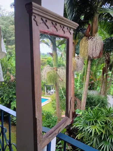 Espelho de madeira