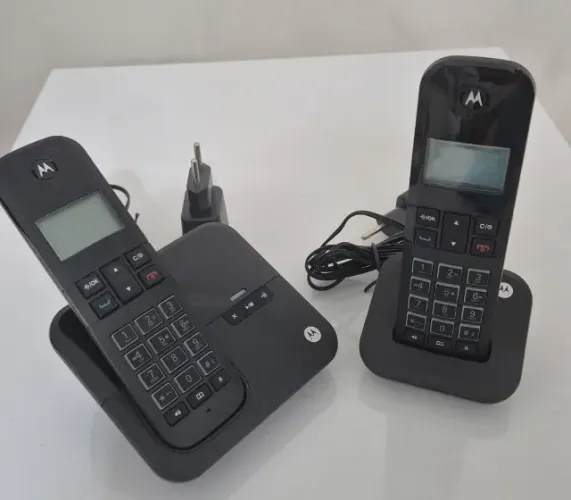 KIT 2 TELEFONES DIGITAIS SEM FIO MOTOROLA M4000CE-2