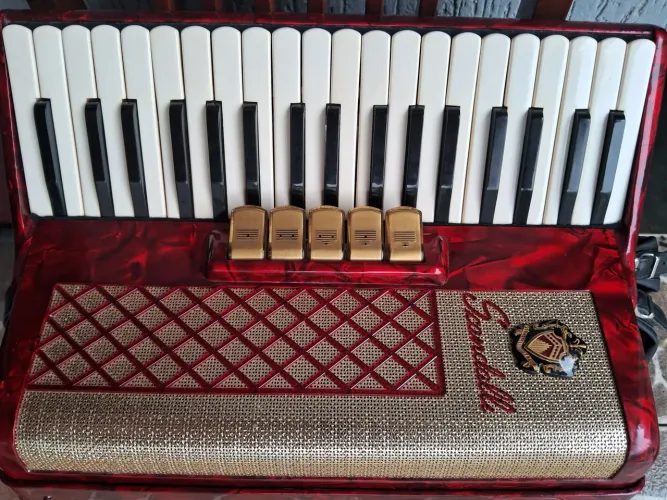 Acordeon Sanfona Scandalli Italiana