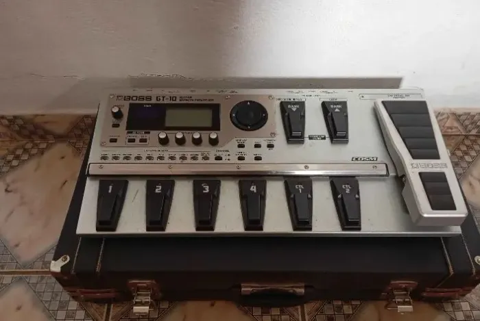 Pedaleira Boss GT-10 Guitar Effects Processor