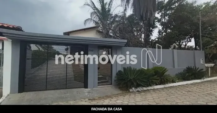 A melhor casa no Condominio Vale do Ouro.