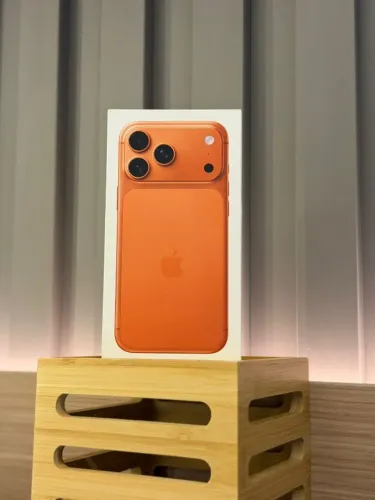 iPhone 17 Pro Max Laranja - LACRADO. 256GB | Loja física em Curitiba.