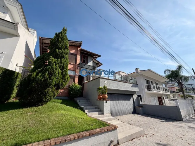 Casa com 03 dormitórios na Pedra Branca - Palhoça