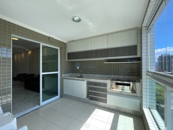 Apartamento à Venda em Praia Grande com 2 quartos, 2 banheiros, 2 vagas e 77m²