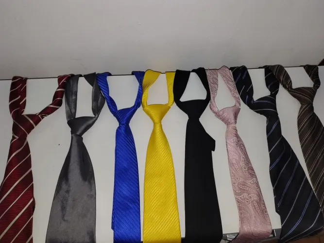 8 gravatas por 40 reais