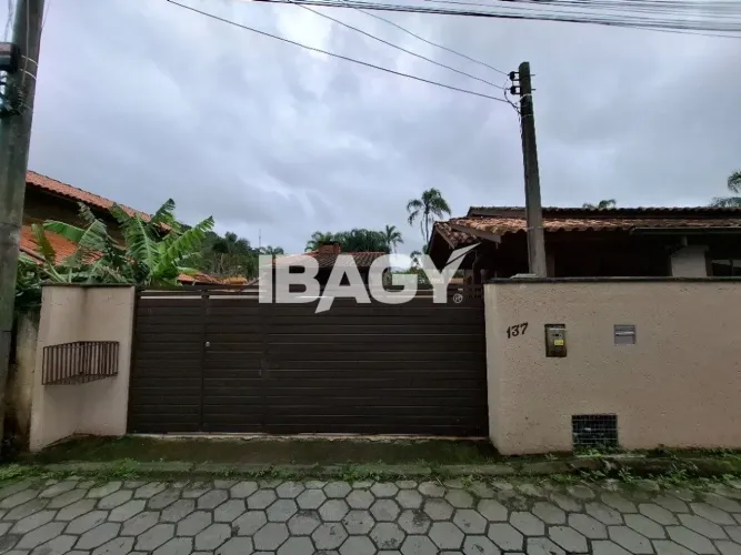 Excelente Casa 3 dormitório(s) em Morro das Pedras - Florianópolis