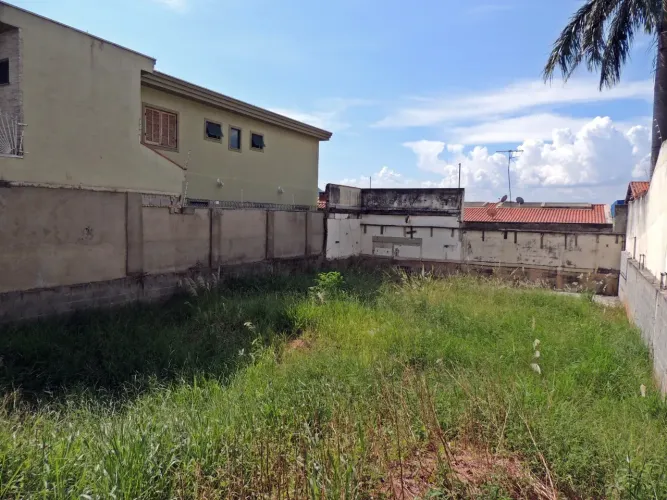 Terreno no Jardim Vista Linda na Rua Erva Cidreira