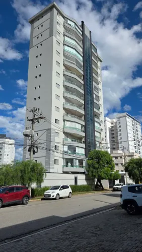 Ensolarado apartamento no Campolim