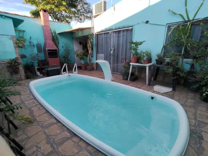Casa Condomínio Hortência, Bairro novo, 2 quartos e piscina.