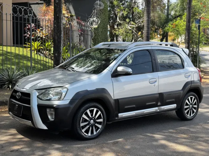 Toyota Etios Cross 1.5 Flex 16V 5P Mec. 2016