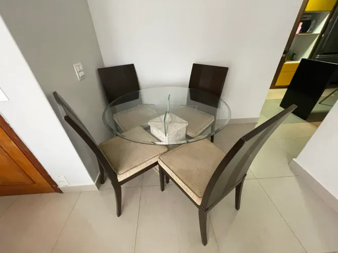 Mesa Completa com 4 cadeiras