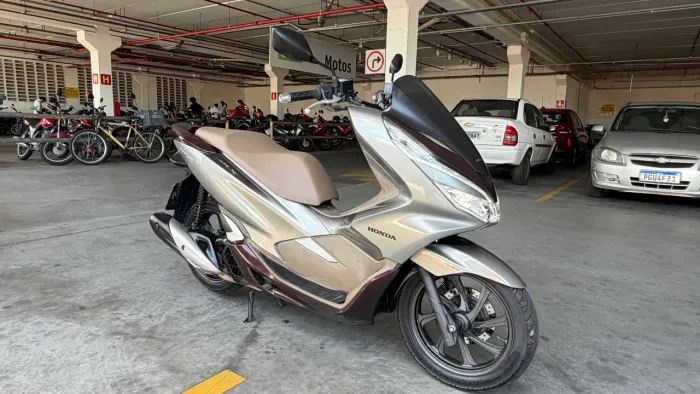 PCX DLX 2022 