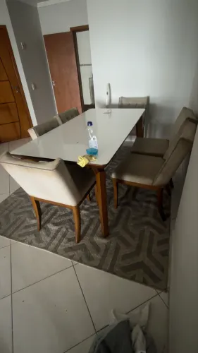 Conjunto de Mesa e Cadeiras (6 Lugares)