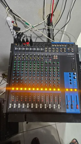 Mesa Som Yamaha MG16