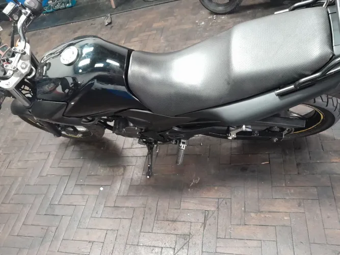 Fazer 2050. 2010.      Documento 2026 moto toda conservada