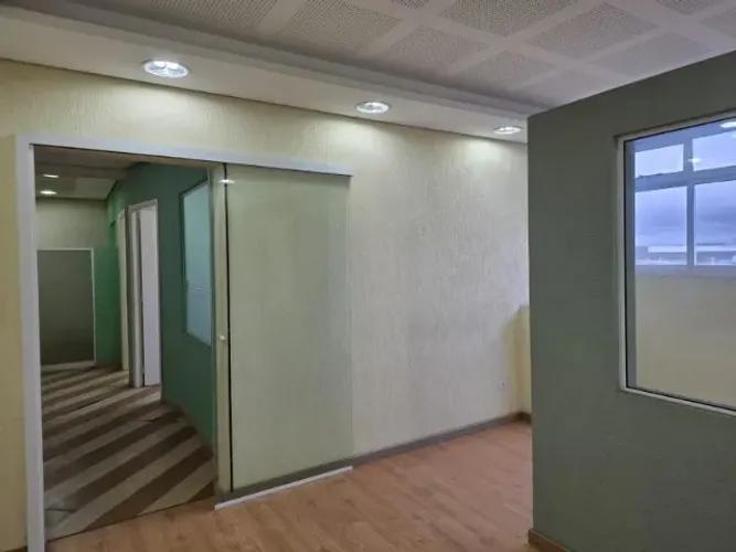 OPORTUNIDADE - VENDEM-SE 2 SALAS COMERCIAIS - 92,90m2 - Rua João Bettega, Bairro Portão.
