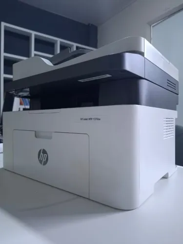 Multifuncional HP Laser 137fnw - Impressora, Cópia e Scanner - Super Rápida