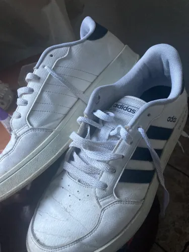 Tênis adidas 