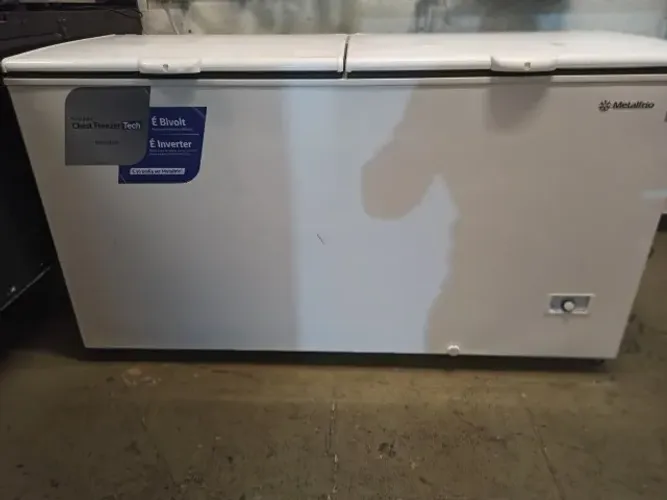 Vende-se freezer horizontal 546L, conservado, sem marcas de uso e em otimo estado so usar.