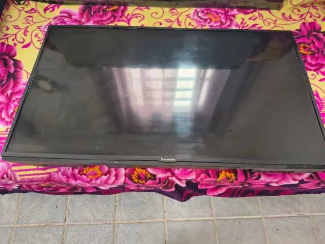 Tv Panasonic 40 polegadas problema no display para retirada de peças 300,00