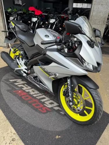 YAMAHA YZF R-15 ABS. Vale a pena conferir.
