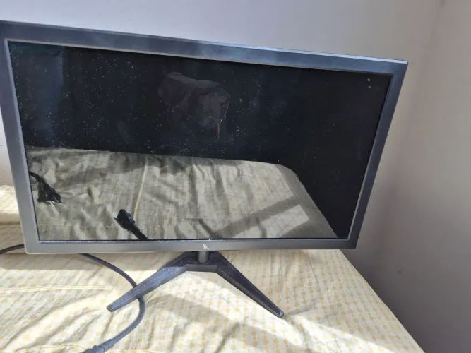 Monitor 3TECH com defeito