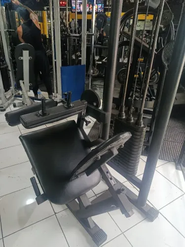 Vendo cadeira flexora para academia