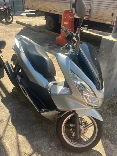Honda PCX 150 ABS 2017/2018 - Excelente estado - Pronta para rodar