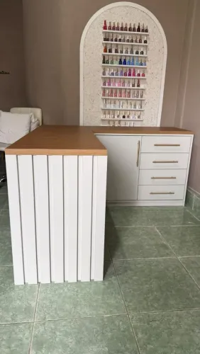 Mesa de manicure em L