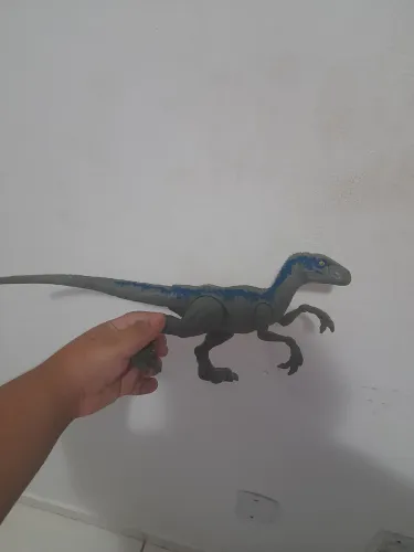 Velociraptor Blue da linha Jurassic World da Mattel. 
