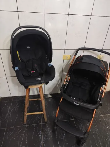 Vendo Carrinho + Bebê Conforto Burigotto