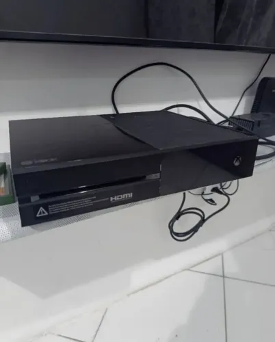 Xbox one com alguns joguinhos de crianças 