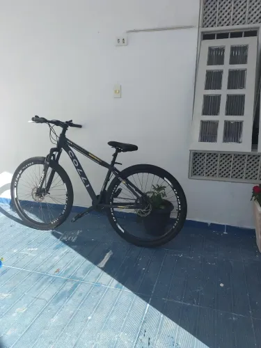 Bicicleta de adulto semi nova