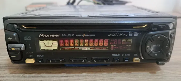 Pioneer DEH P2050 CD player 