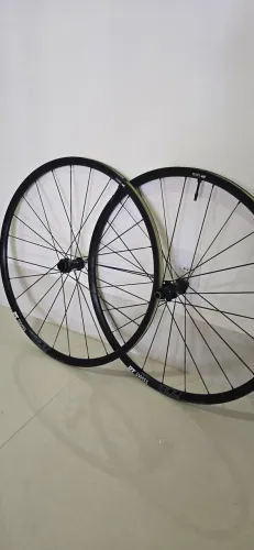 Roda DT Swiss P1800 Spline 1.664g - Raios Aero - Sram XDR 12v - Excelente Estado