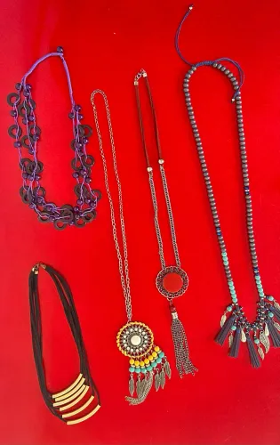 Kit 5 Colares Boho Luxo: Metais Envelhecidos e Maxi Medalhões