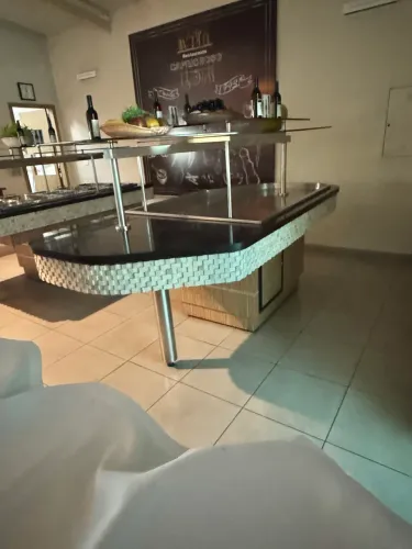bufê self service para saladas, pratos frios