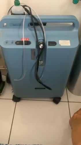 Concentrador de Oxigênio EverFlo 5Litros /minuto semi-novo com acessórios